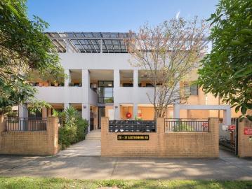 Stunning Dual Level, Double Brick Penthouse | North / East Aspect | Low Levies $968/qtr