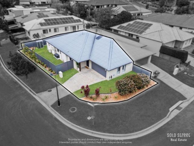 Stunning Duplex In As New Condition in Coomera Retreat