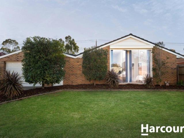 STUNNING EAST FACING FAMILY HOME IN THE CAMBRIDGE ESTATE!