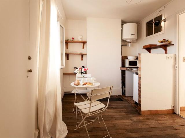 Stunning Eiffel Tower View, 5 Min to Gare St Lazare, 16 min walk to Opéra Garnier, Place Madeleine and Galeries Lafayette Haussmann, Paris Amsterdam Apartments for Rent