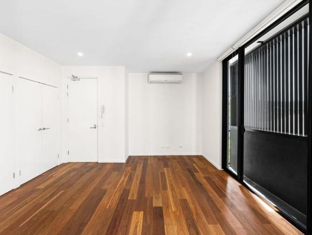 Stunning Elevated 3 Bedroom Open Plan Apartment