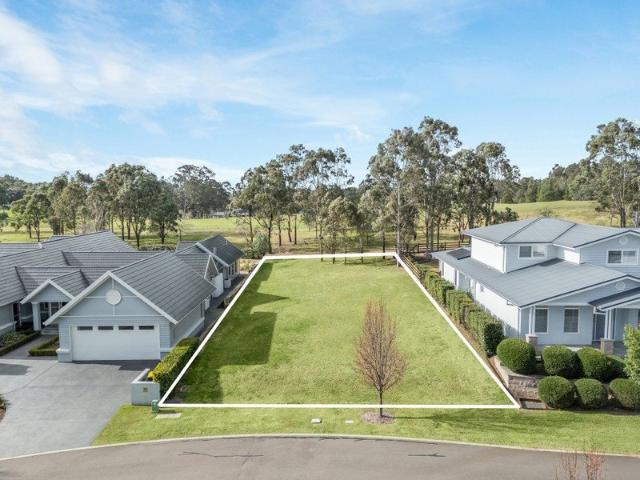 Stunning elevated Golf Lot in gated precinct