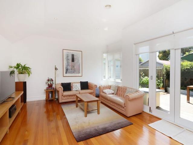 STUNNING, ELEGANT EDWARDIAN HOME IN ENVIABLE LOCATION!