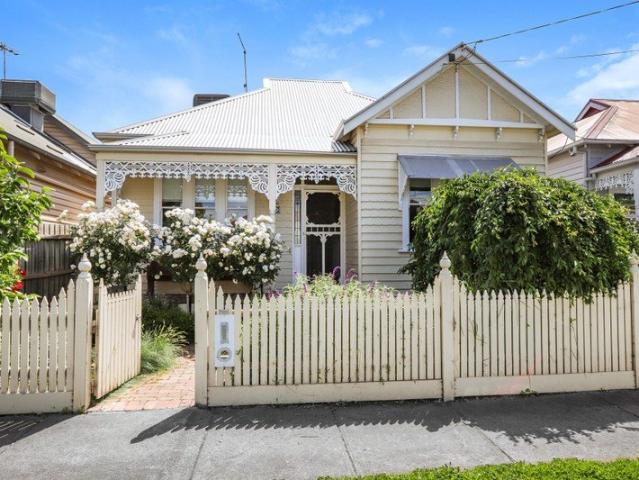 STUNNING, ELEGANT EDWARDIAN HOME IN ENVIABLE LOCATION!