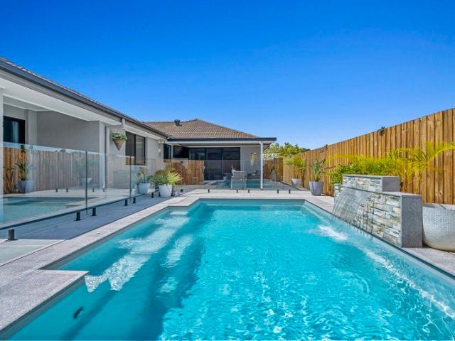 STUNNING ENTERTAINER! YOUR NEW HOME FOR CHRISTMAS?