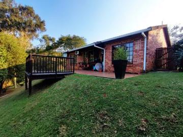 stunning entertainer's 2 bedroom tow.