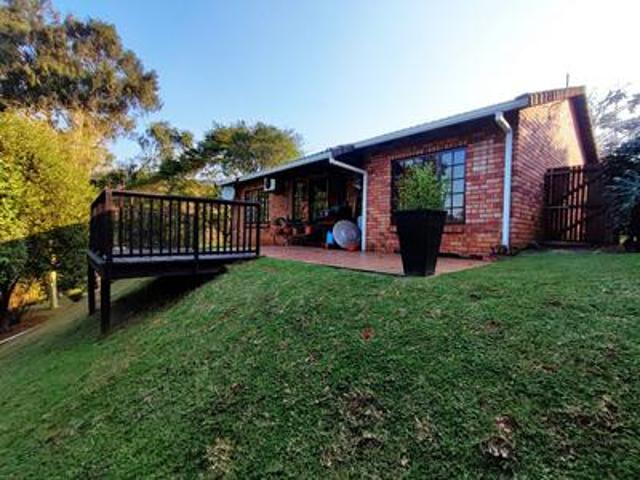 stunning entertainer's 2 bedroom tow.