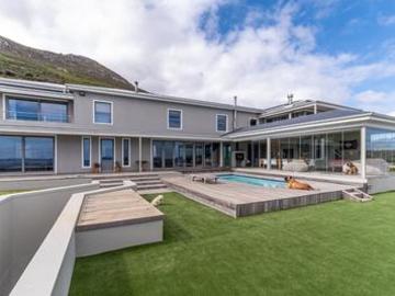 stunning entertainers dream home wit.