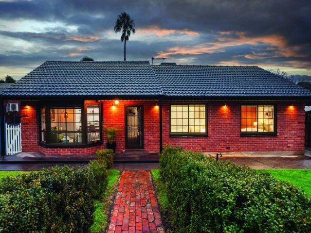 Stunning Entertaining Deck Sheds for Tradies!