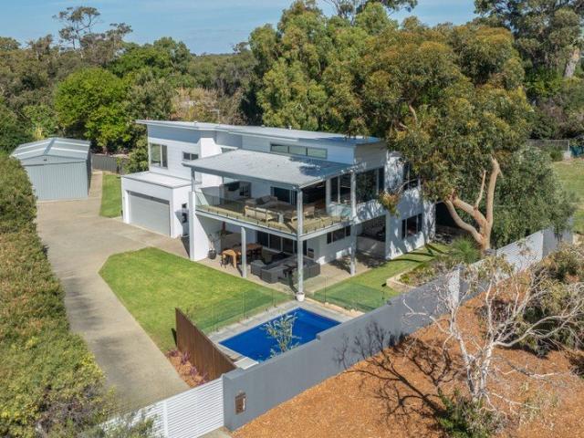 STUNNING ESTUARY VIEWS, SPACE AND SERENITY