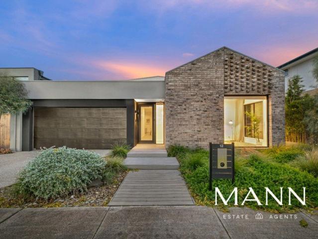 Stunning Ex Display Home | Luxury Family Living in the Heart of Aurora