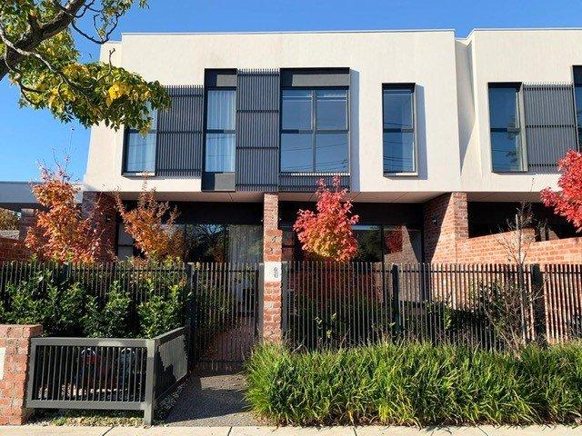 Stunning Executive 2 Bedroom Townhouse with large courtyard