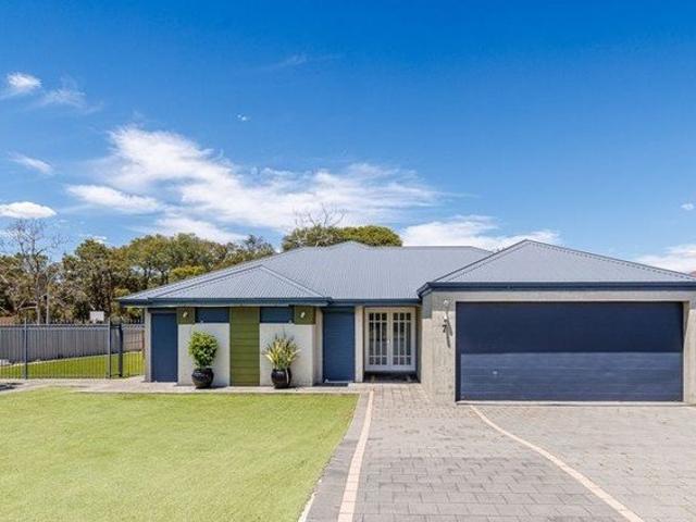 Stunning Executive Home With Large Shed Perfect For Families