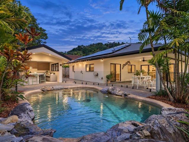 Stunning Executive Residence Luxury Outdoor Gazebo & No Rear Neighbours