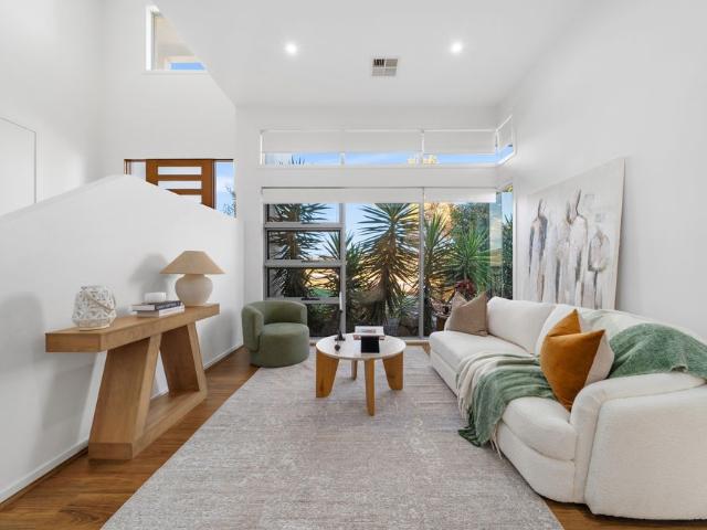 Stunning & Expansive 7 Bedroom, 4 Bathroom Residence