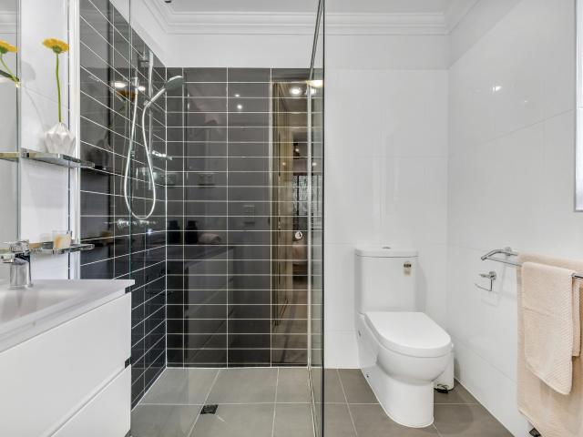 Stunning extra large Top Floor with tranquil forest views, plus third guest room