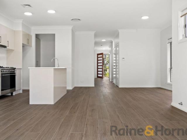 Stunning Family 5 bedroom Home for lease in Oran Park