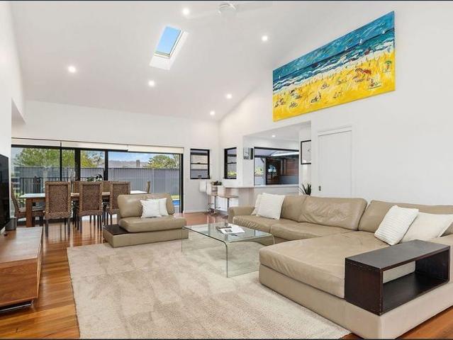 Stunning Family Friendly 5 Bedroom Entertainer with Views