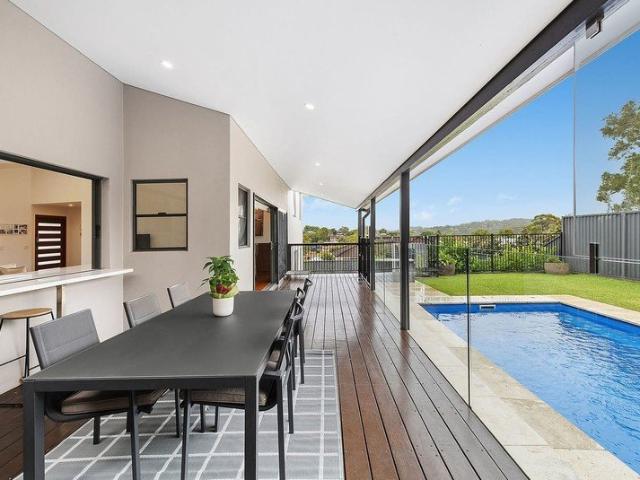 Stunning Family Friendly 5 Bedroom Entertainer with Views