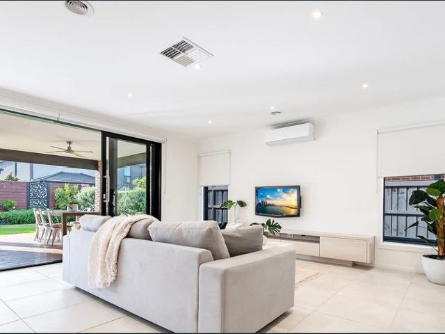 STUNNING FAMILY HOME!
