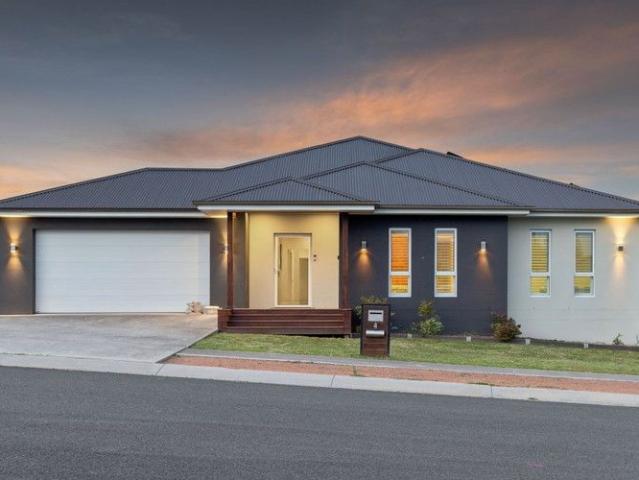 STUNNING FAMILY HOME