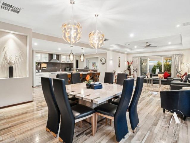 STUNNING FAMILY HOME!