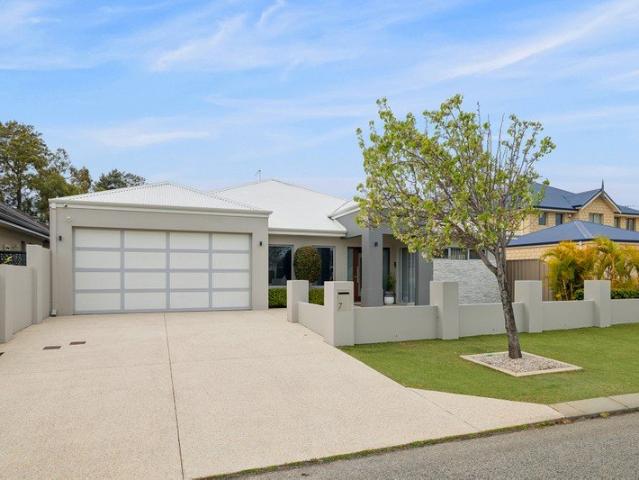 STUNNING FAMILY HOME!