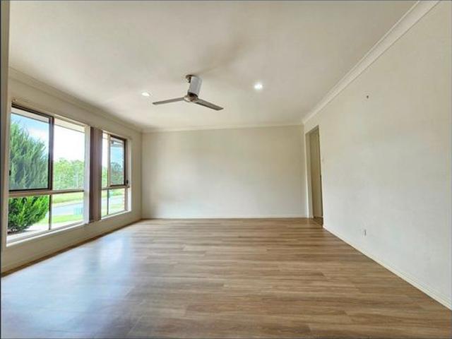 STUNNING FAMILY HOME WITH OPEN KITCHEN DINING. SEPARATE FAMILY ROOM. AIR CON IN MAIN LIVING AREA AND 3 BEDROOMS. SOLAR POWER. DOUBLE GATE SIDE ACCESS