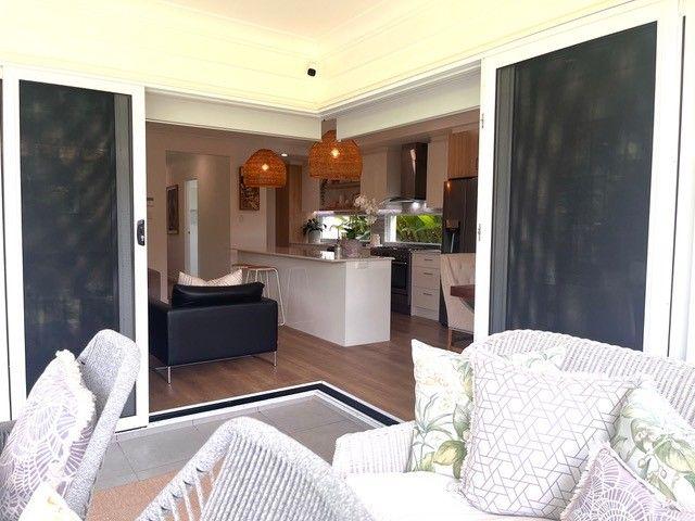 Stunning Family Home With Bay Peaks!