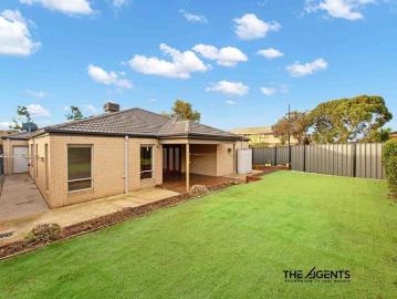 STUNNING FAMILY HOME WITH DISPLAY HOME QUALITY FINISHES