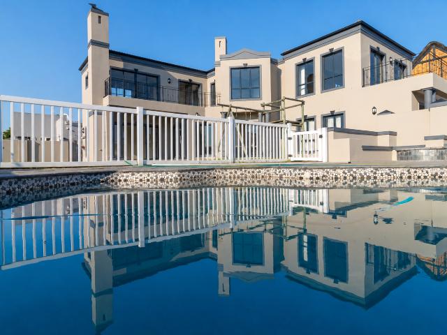 Stunning Family Home with Exceptional Entertainment Spaces in Parklands