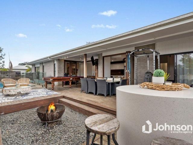 STUNNING FAMILY HOME WITH POOL, HIGH CEILINGS & ENTERTAINER'S DREAM OUTDOOR LIVING