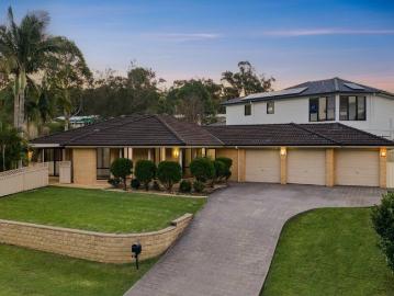 Stunning family home with pool only moments from lake