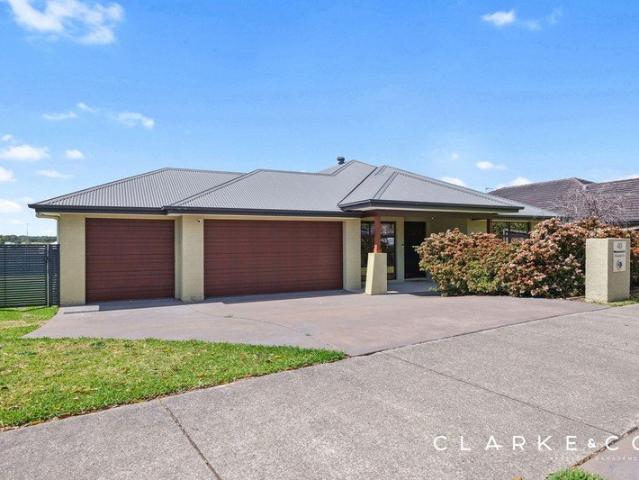 STUNNING FAMILY HOME WITH RESORT STYLE POOL IN ABERGLASSLYN!