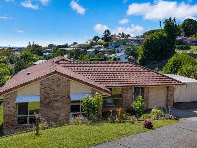 STUNNING FAMILY HOME WITH SPECTACULAR VIEWS UNFURNISHED