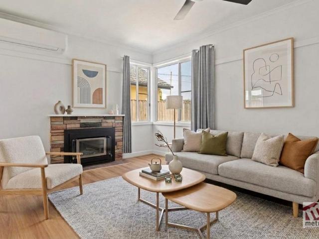 STUNNING FAMILY HOME WITH VERSATILE FLOORPLAN!