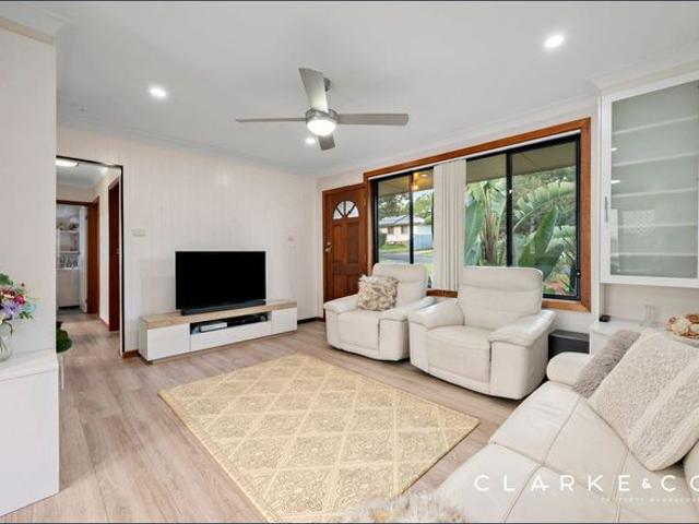 STUNNING FAMILY HOME WITH VIEWS IN CONVENIENT TELARAH LOCATION!
