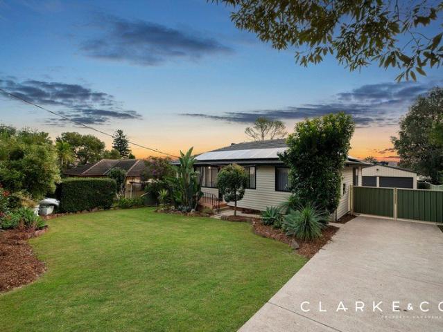 STUNNING FAMILY HOME WITH VIEWS IN CONVENIENT TELARAH LOCATION!