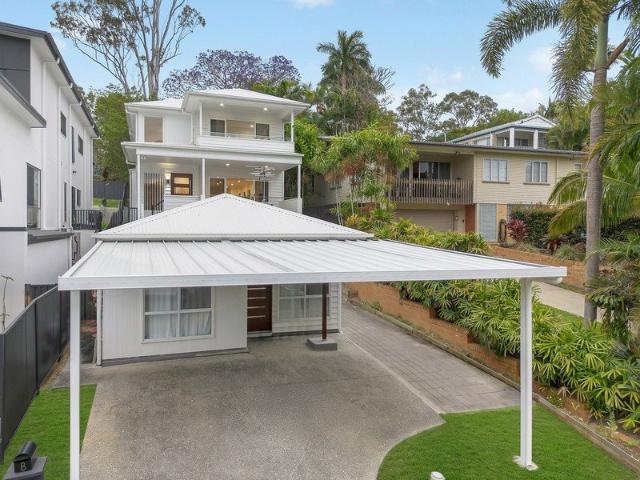 Stunning family home and studio a stroll to shops