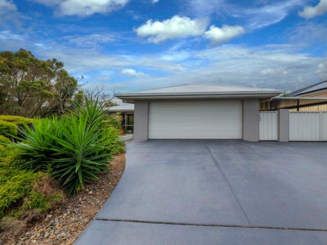 Stunning Family Home at 1 Waverider Cove, Safety Beach
