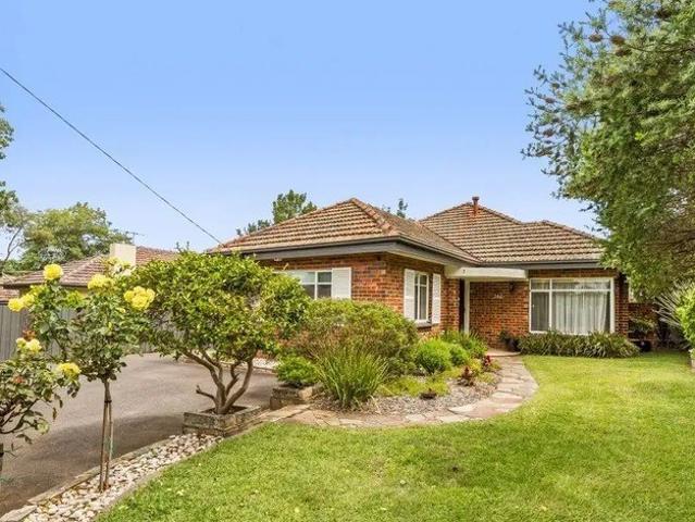 Stunning Family Home in the Leafy Suburb of Glen Iris