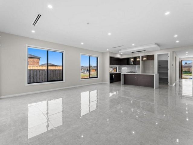 Stunning Family Home in a Convenient Officer Location