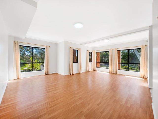 Stunning Family Home in Castle Cove