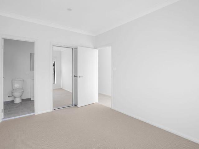 Stunning Family Home in Chisholm! Ducted air con, alfresco, garage!