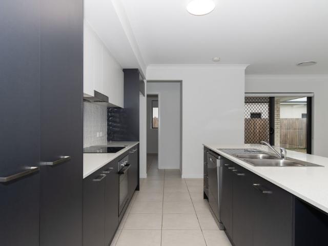 Stunning Family Home in Eli Waters