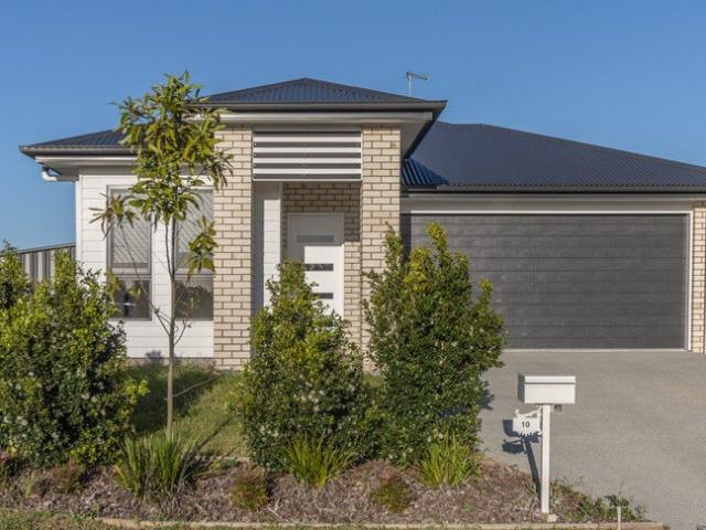 Stunning Family Home in Eli Waters