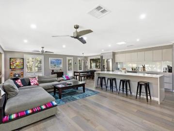 Stunning Family Home in Empire Bay