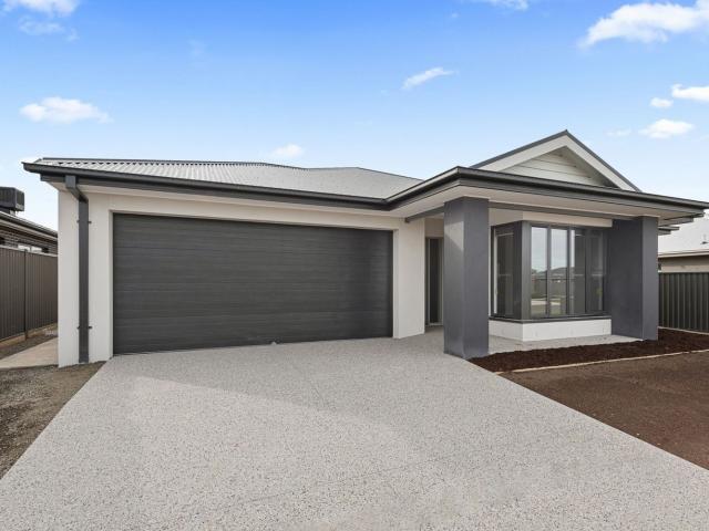 Stunning Family Home in Prime Lucas Location