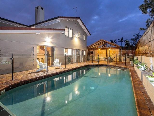 Stunning Family Home in Sought After Carindale With Solar, Pool, and Modern Comforts!