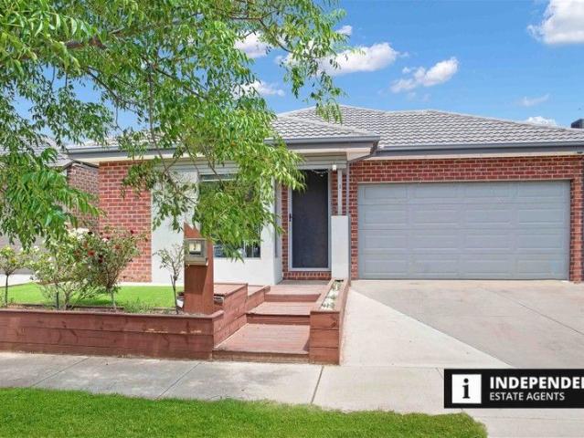 Stunning Family Home in Sought After Thornhill Park: The Perfect Blend of Luxury and Convenience!
